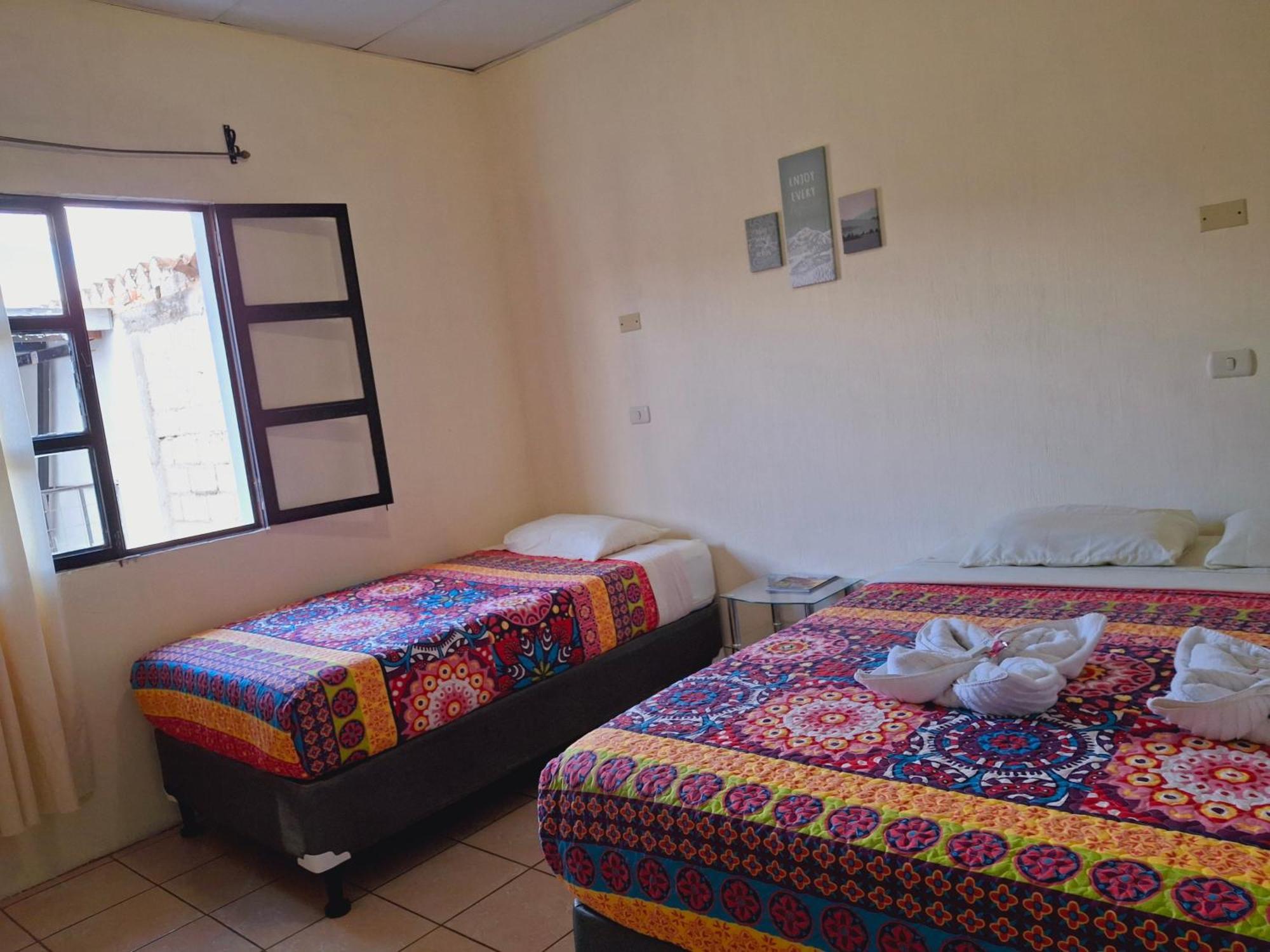 Blue Moon Hostel Антигуа-Гватемала Экстерьер фото