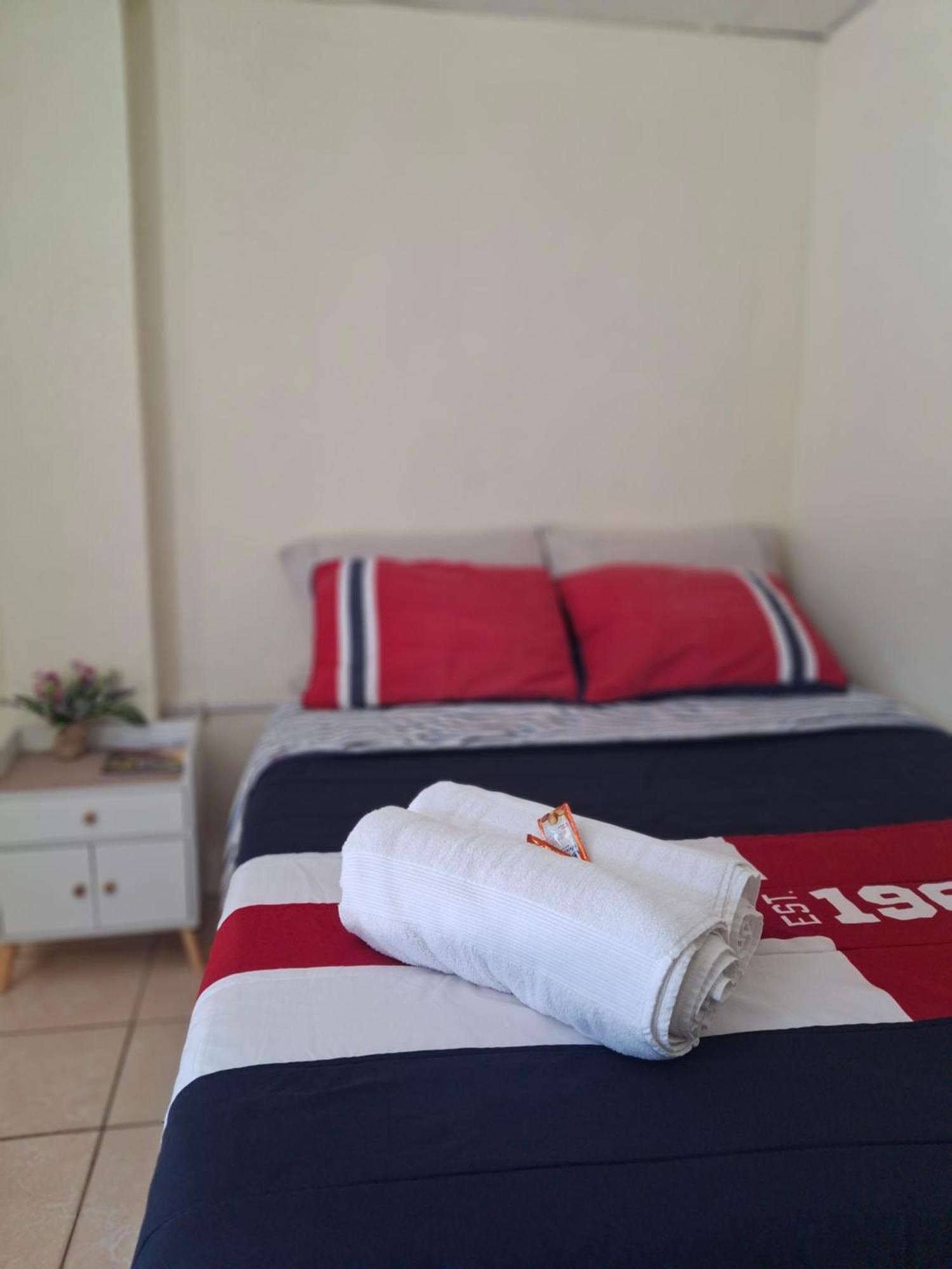 Blue Moon Hostel Антигуа-Гватемала Экстерьер фото