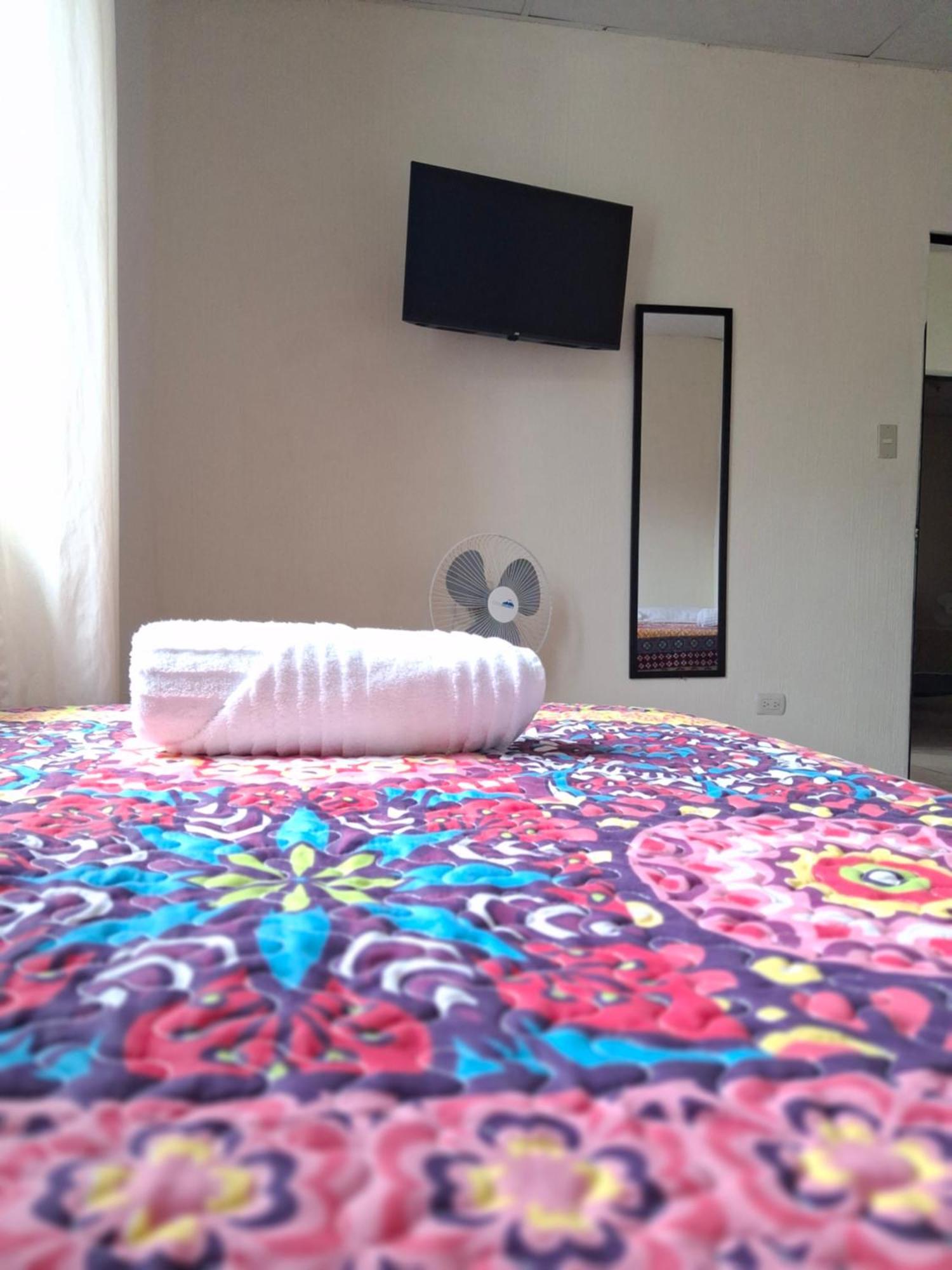 Blue Moon Hostel Антигуа-Гватемала Экстерьер фото